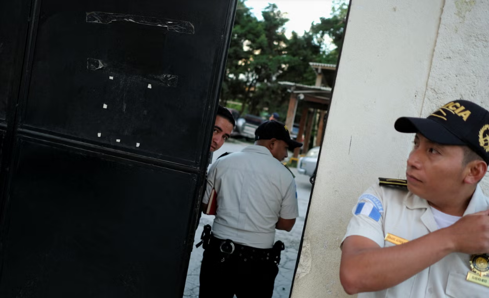 طائفة يهودية تحتجز 200 طفلًا وأمرأة، فيتو