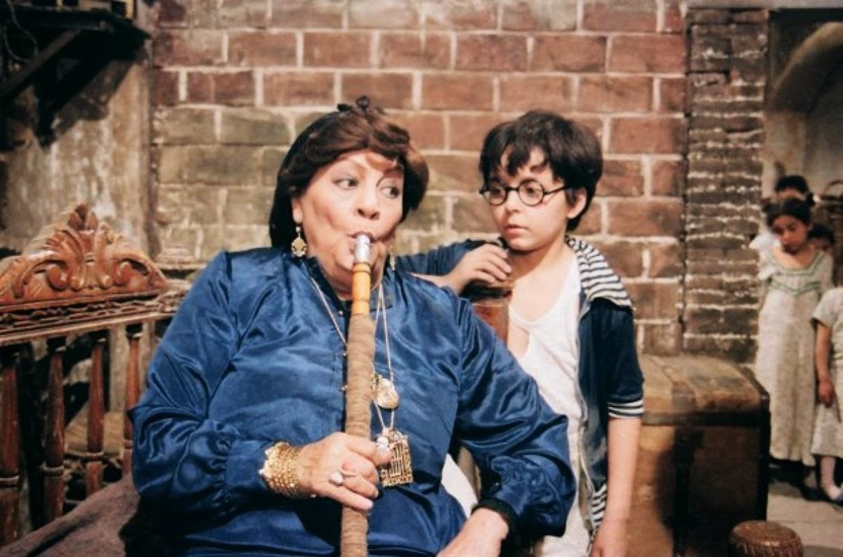 نعيمة الصغير تدخن الشيشة فى العفاريت