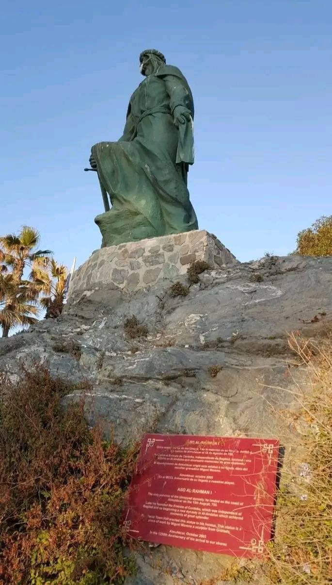 تمثال صقر قريش الذي شيده الإسبان على الشاطئ الجنوبي لإسبانيا اعترافا بدور “صقر قريش”، فيتو