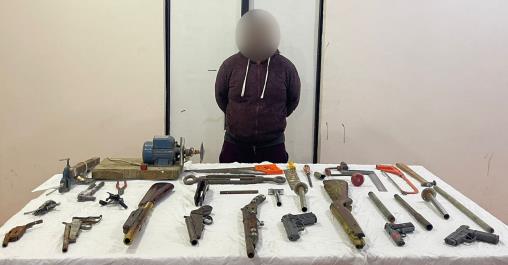 ضبط ورشة لتصنيع الأسلحة النارية يديرها عاطل بحوزتهم 10 قطع سلاح بالإسماعيلية