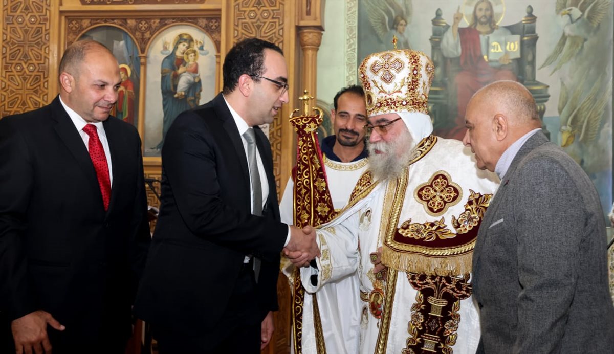 جانب من تقديم التهنئة،فيتو