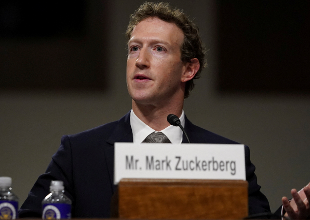 تهديد مارك زوكربيرج بقضايا الاحتكار، فيتو