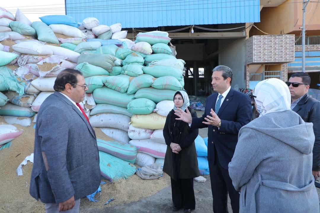 محافظ دمياط يرصد المخالفات وتقنين أوضاعها ومنع اى صور للاشغالات بحرم الطريق العام