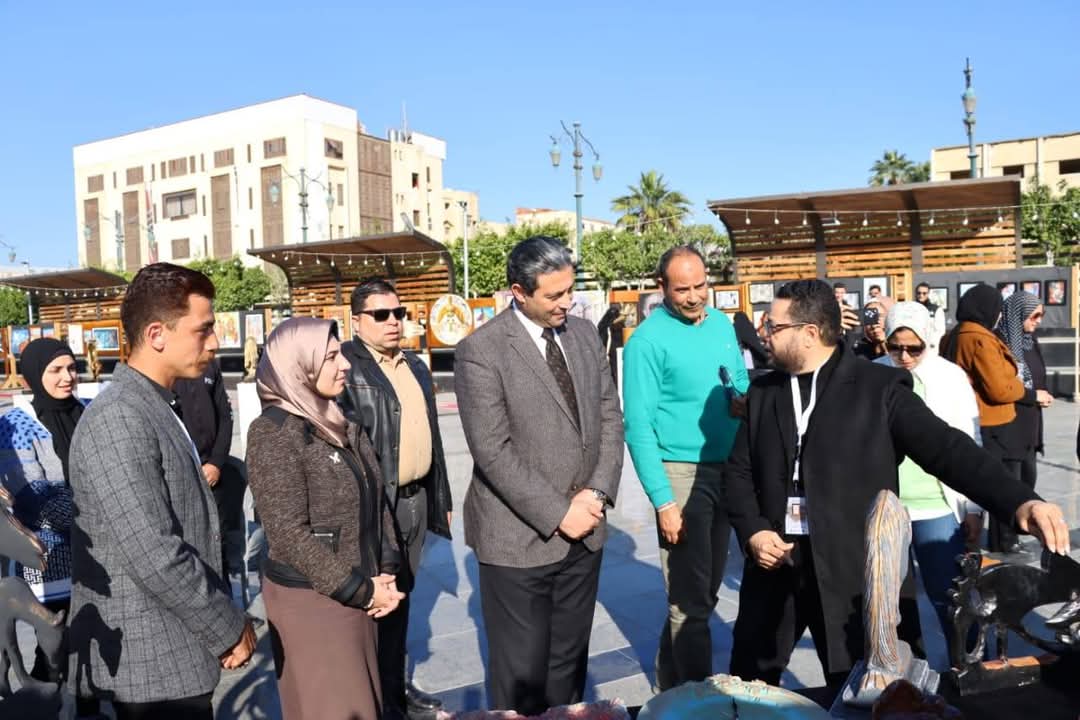 محافظ دمياط يفتتح الملتقى الأول للفنون بكوبرى دمياط التاريخى