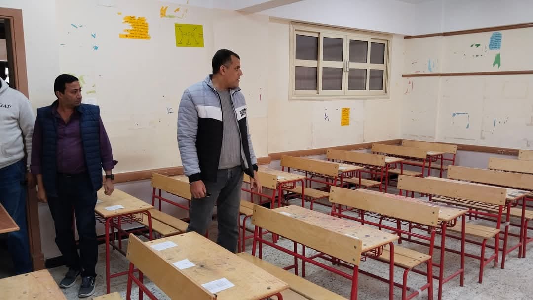 وكيل الوزارة يتابع الاستعدادات  لتجهيز اللجان الامتحانية 