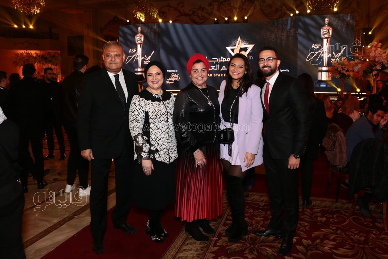 تكريم نجوم الفن والمشاهير فى نجم العرب (36)