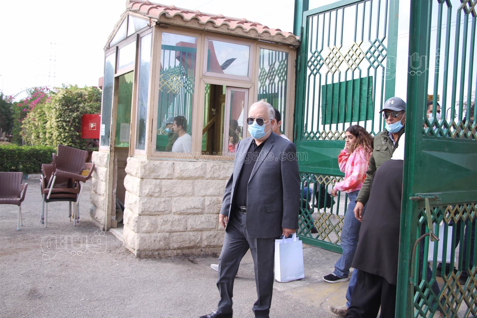 وصول أشرف زكي وأحمد بدير ورجاء حسين إلى جنازة سهير البابلي (5)