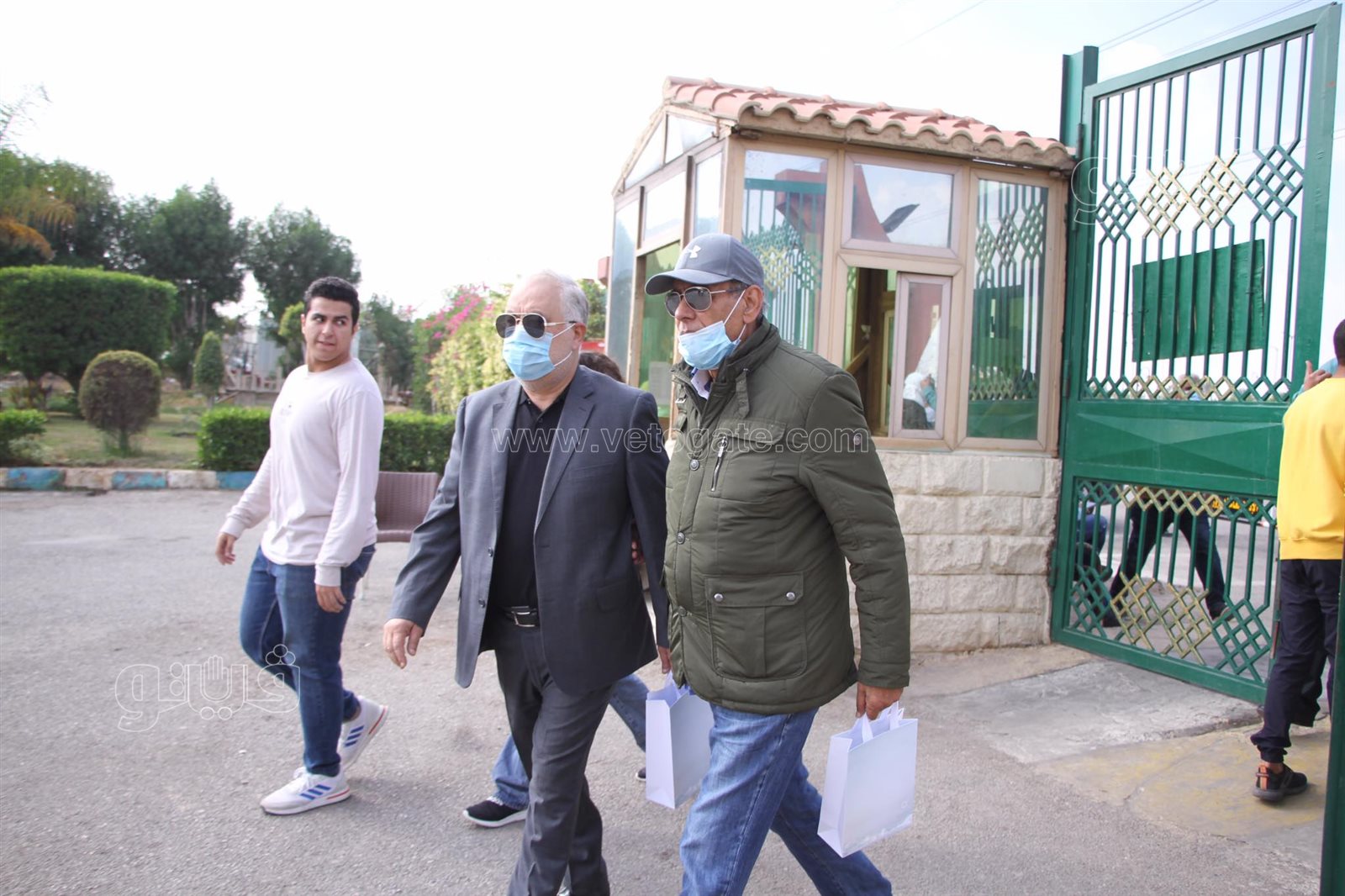 وصول أشرف زكي وأحمد بدير ورجاء حسين إلى جنازة سهير البابلي (3)