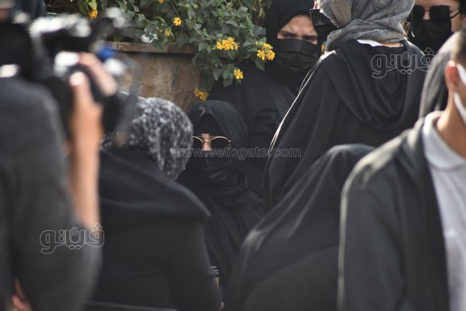 انهيار أسرة سهير البابلي بعد وصول جثمانها إلى مسجد الشرطة (9)