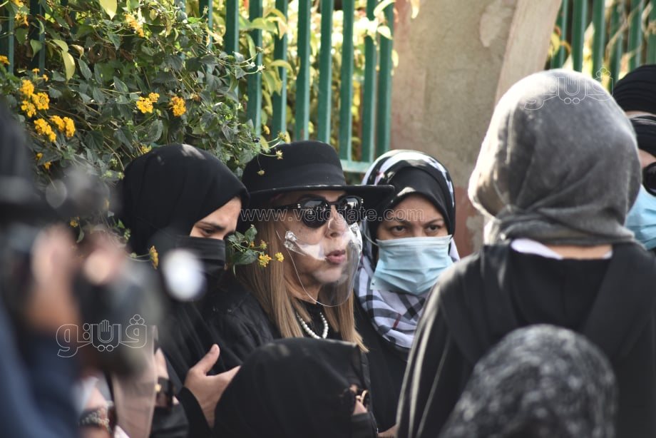 انهيار أسرة سهير البابلي بعد وصول جثمانها إلى مسجد الشرطة (16)