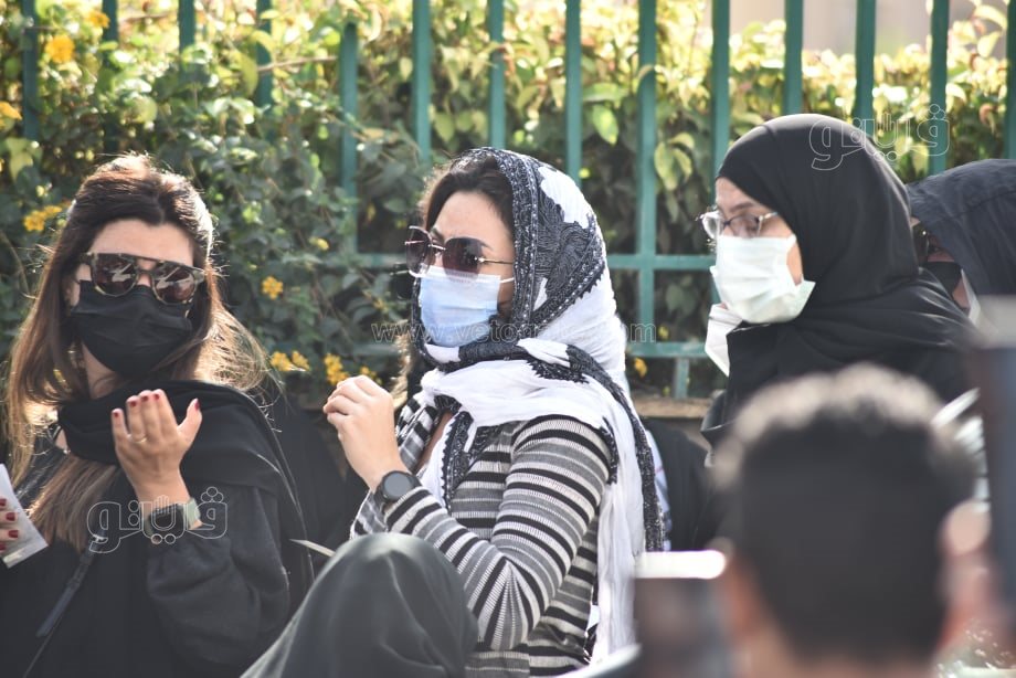 انهيار أسرة سهير البابلي بعد وصول جثمانها إلى مسجد الشرطة (12)
