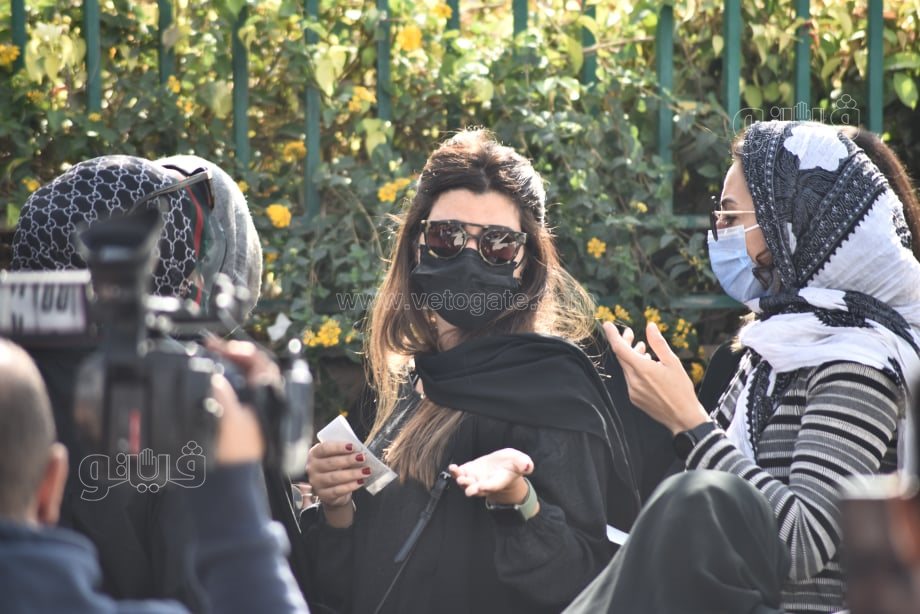 انهيار أسرة سهير البابلي بعد وصول جثمانها إلى مسجد الشرطة (2)