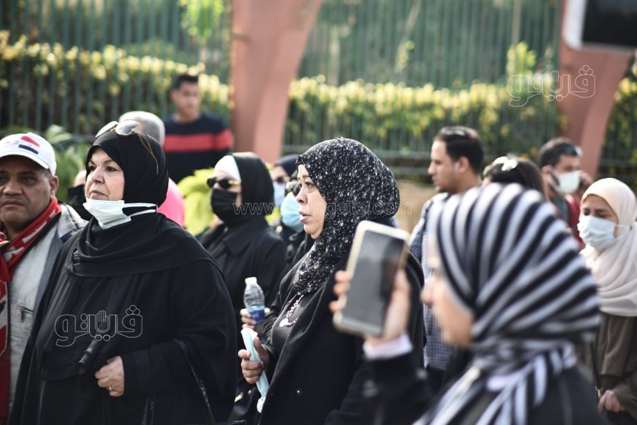 انهيار أسرة سهير البابلي بعد وصول جثمانها إلى مسجد الشرطة (15)