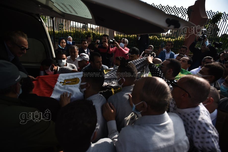 دنيا سميرغانم ورامي رضوان في جنازة سهير البابلي (2)