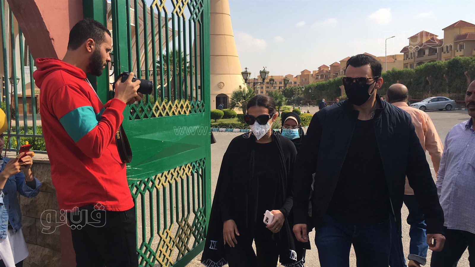 دنيا سميرغانم ورامي رضوان في جنازة سهير البابلي (6)