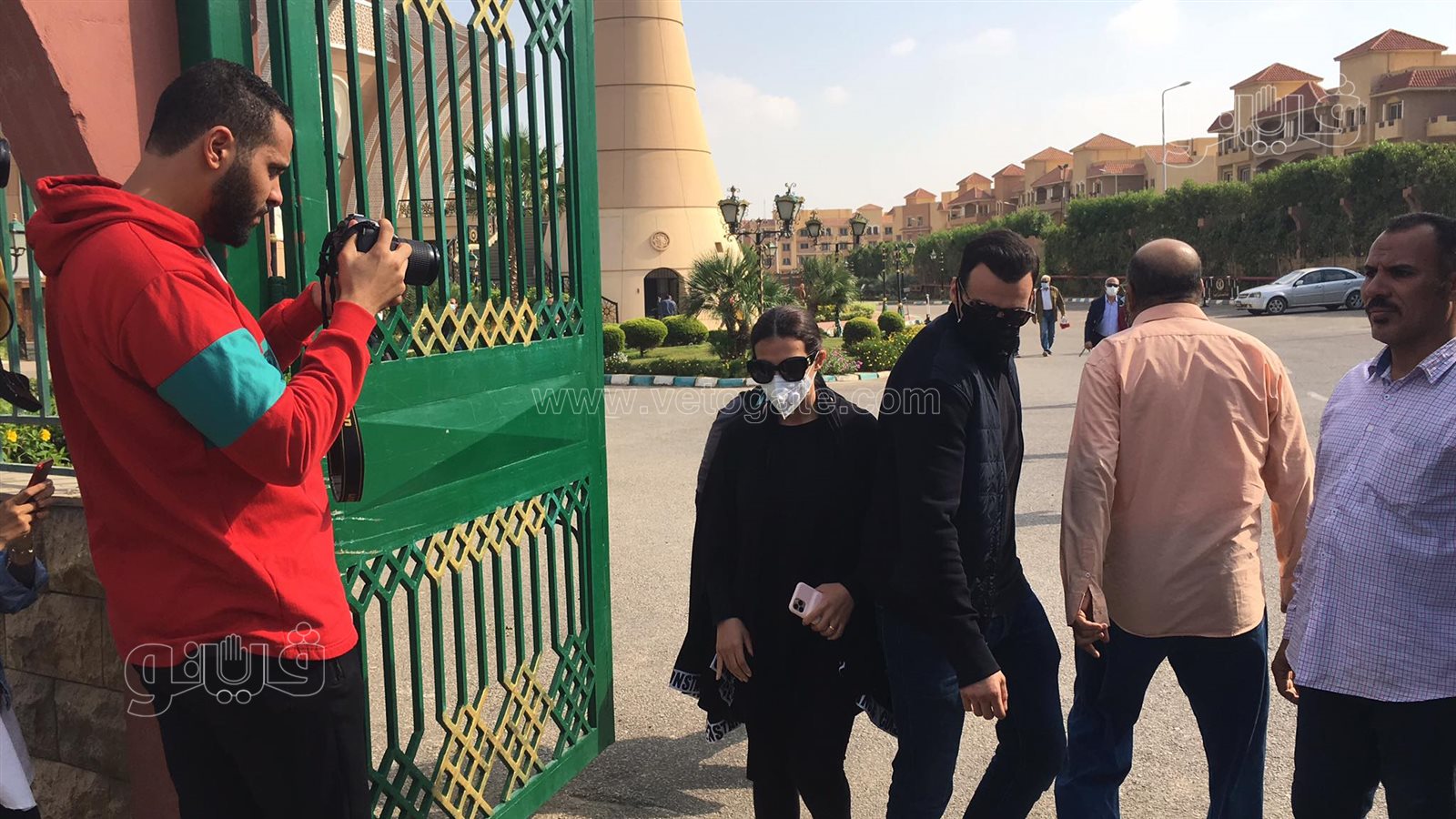 دنيا سميرغانم ورامي رضوان في جنازة سهير البابلي (8)