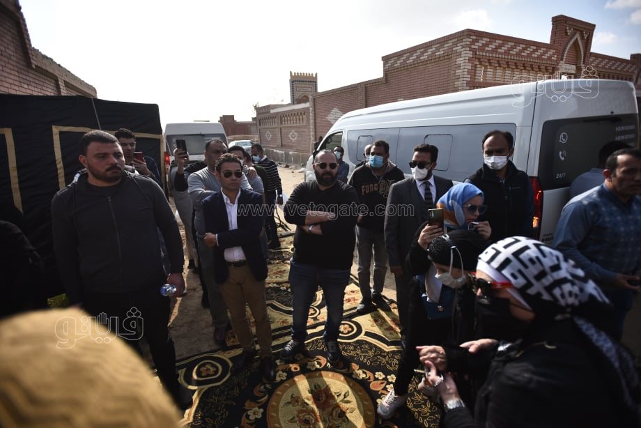 لحظة دفن الفنانة سهير البابلي بمقابر طريق الواحات (5)