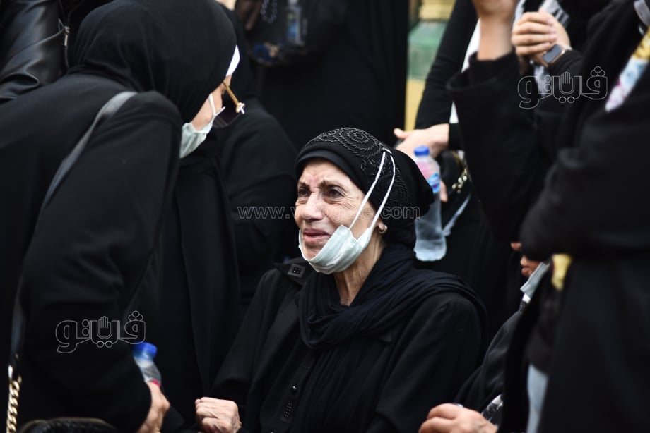 لحظة دفن الفنانة سهير البابلي بمقابر طريق الواحات (11)