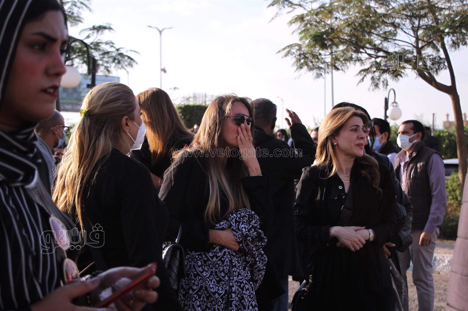 أداء صلاة الجنازة على الإعلامية أسماء مصطفى (6)