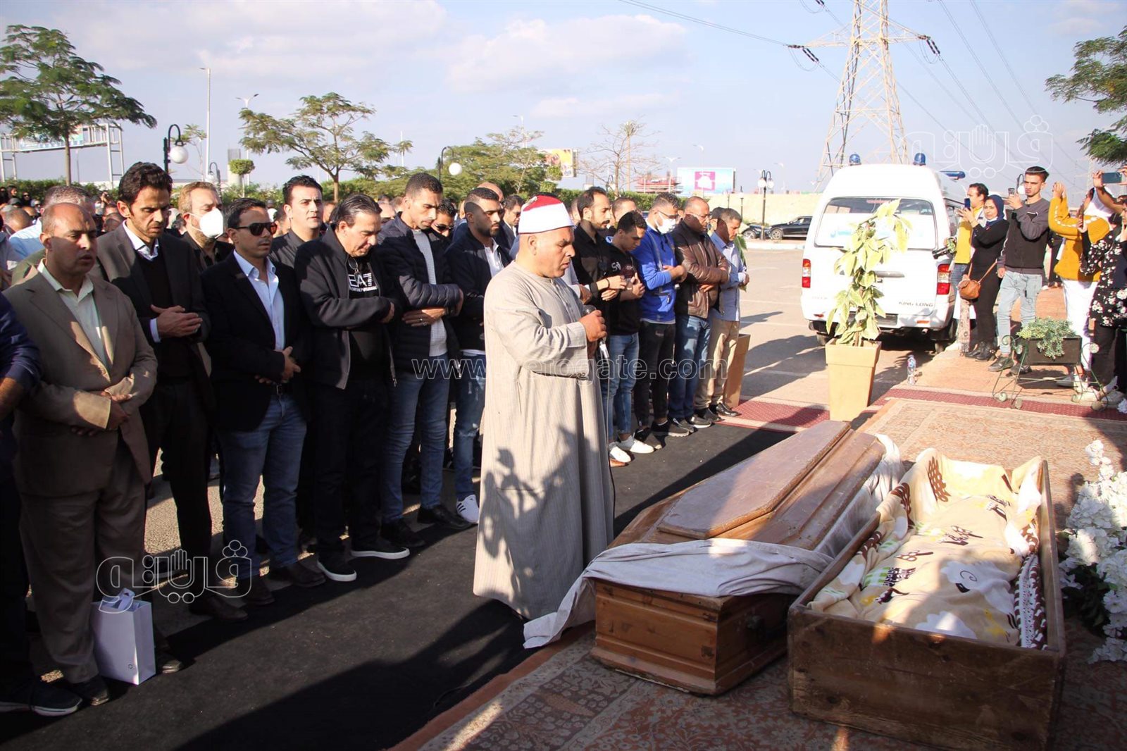 النائب أيمن أبو العلا يودع زوجته الراحلة أسماء مصطفى (7)