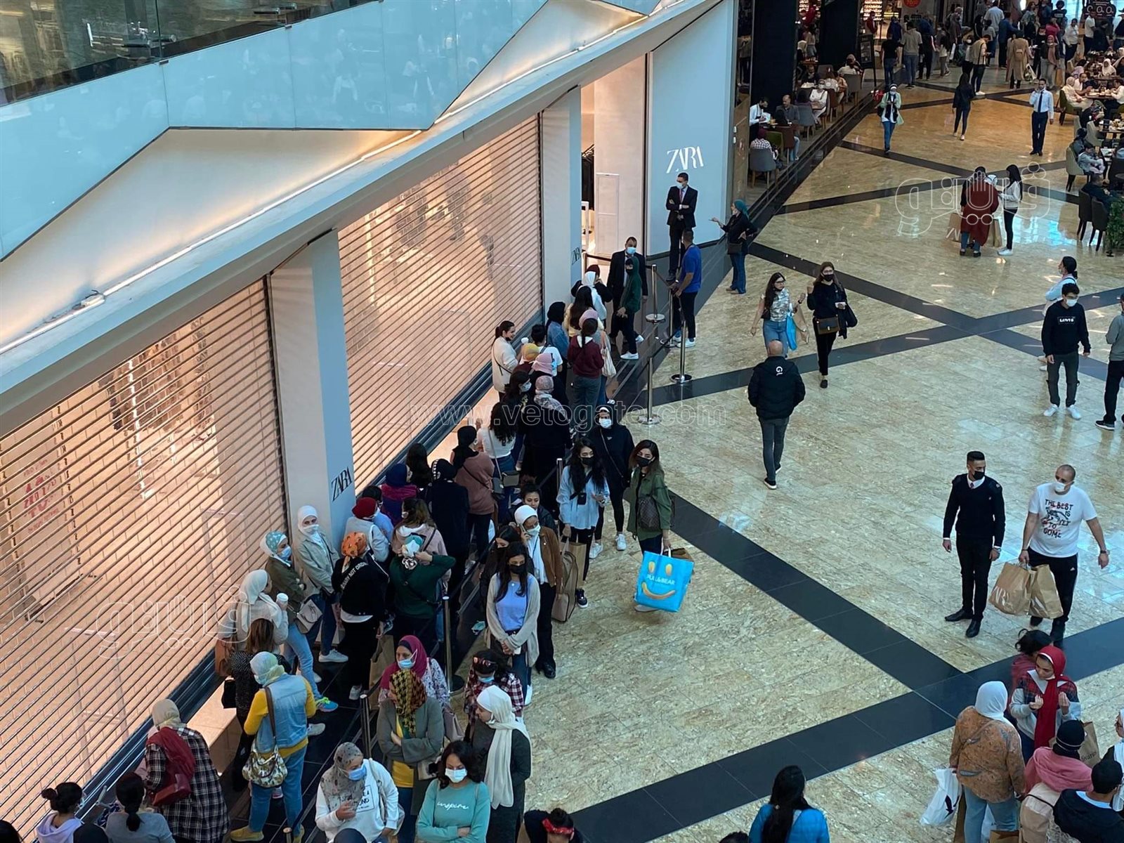 طوابير على محل ملابس بمول بمصر الجديدة (1)