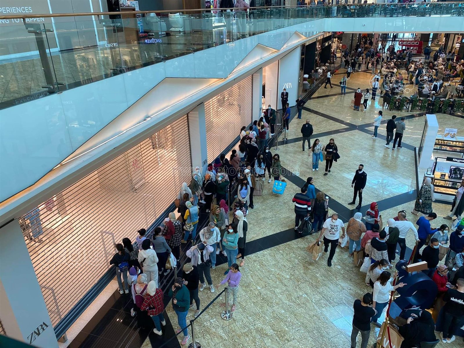 طوابير على محل ملابس بمول بمصر الجديدة (4)