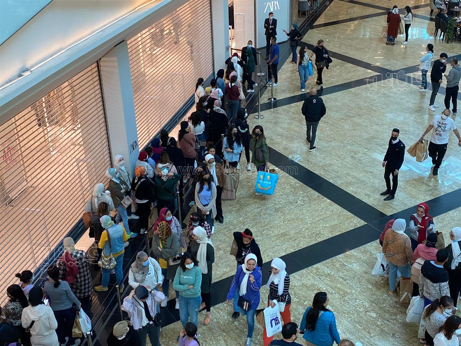 طوابير على محل ملابس بمول بمصر الجديدة (8)