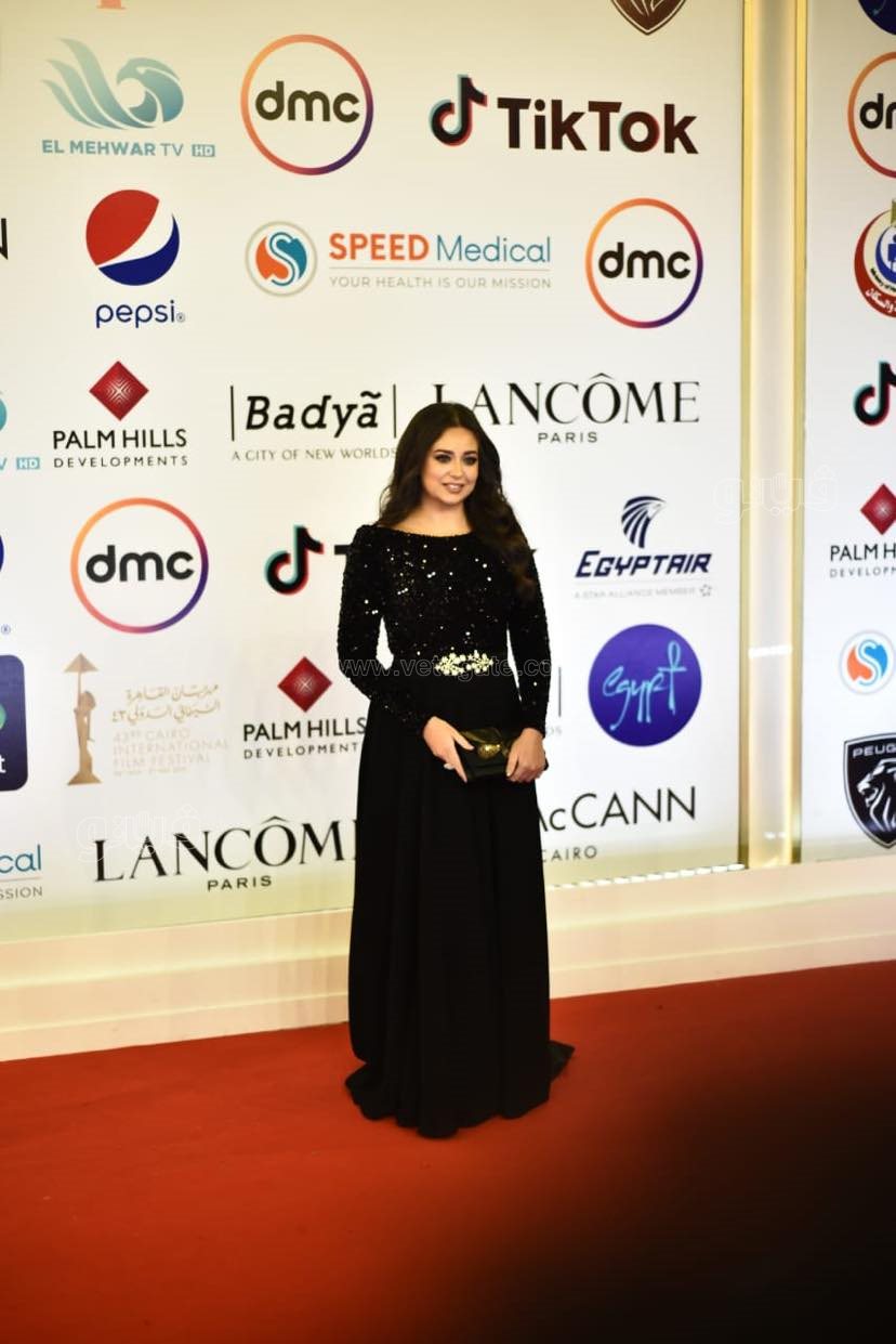 نجمات تألقن بالأسود في افتتاح مهرجان القاهرة السينمائي (6)