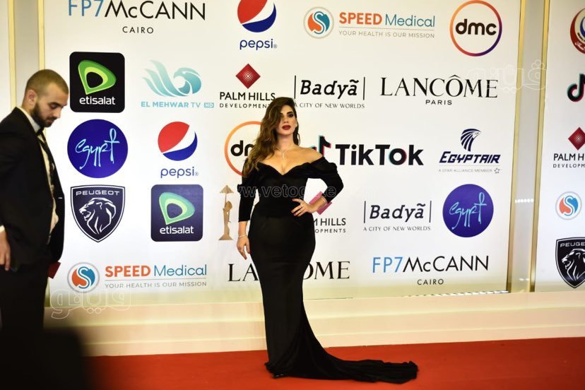 نجمات تألقن بالأسود في افتتاح مهرجان القاهرة السينمائي (8)