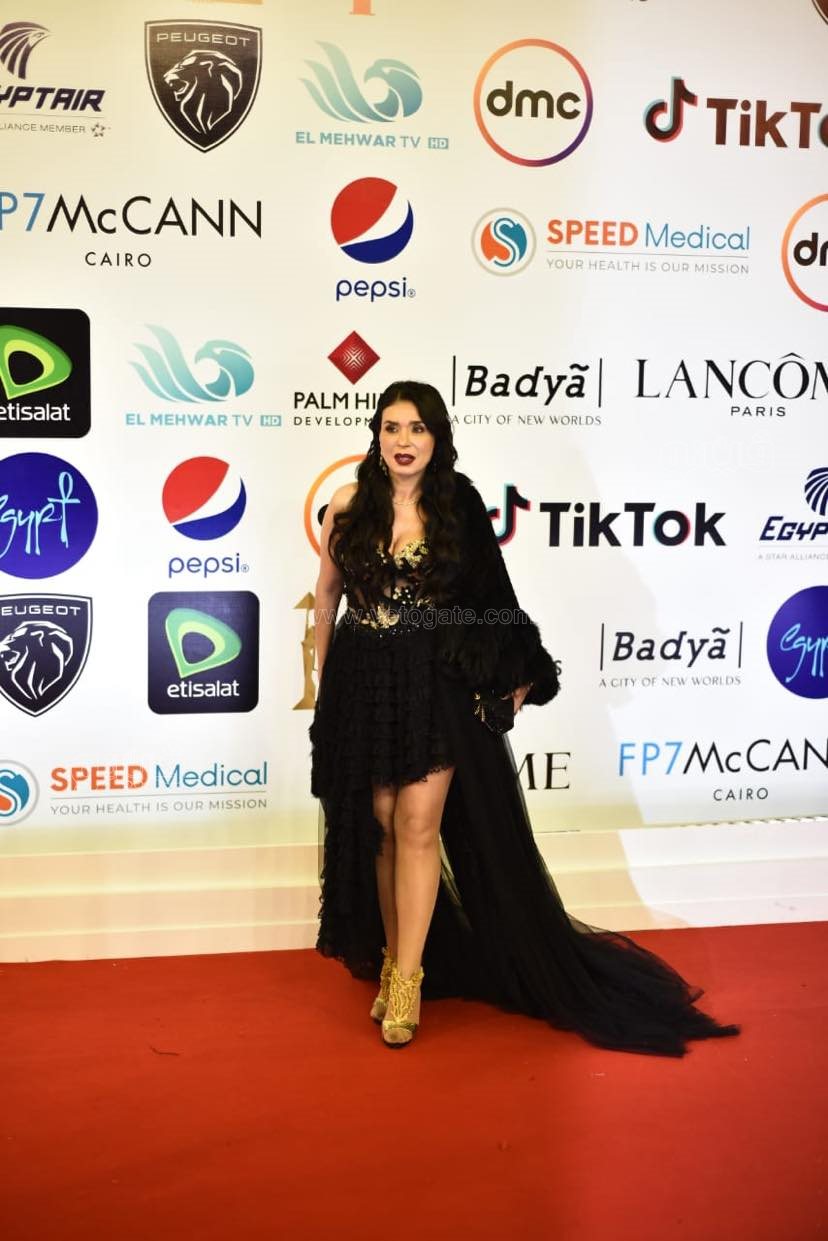 نجمات تألقن بالأسود في افتتاح مهرجان القاهرة السينمائي (11)