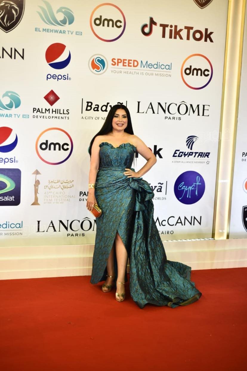 فساتين بأجمل الألوان على ريد كاربت مهرجان القاهرة السينمائي (4)