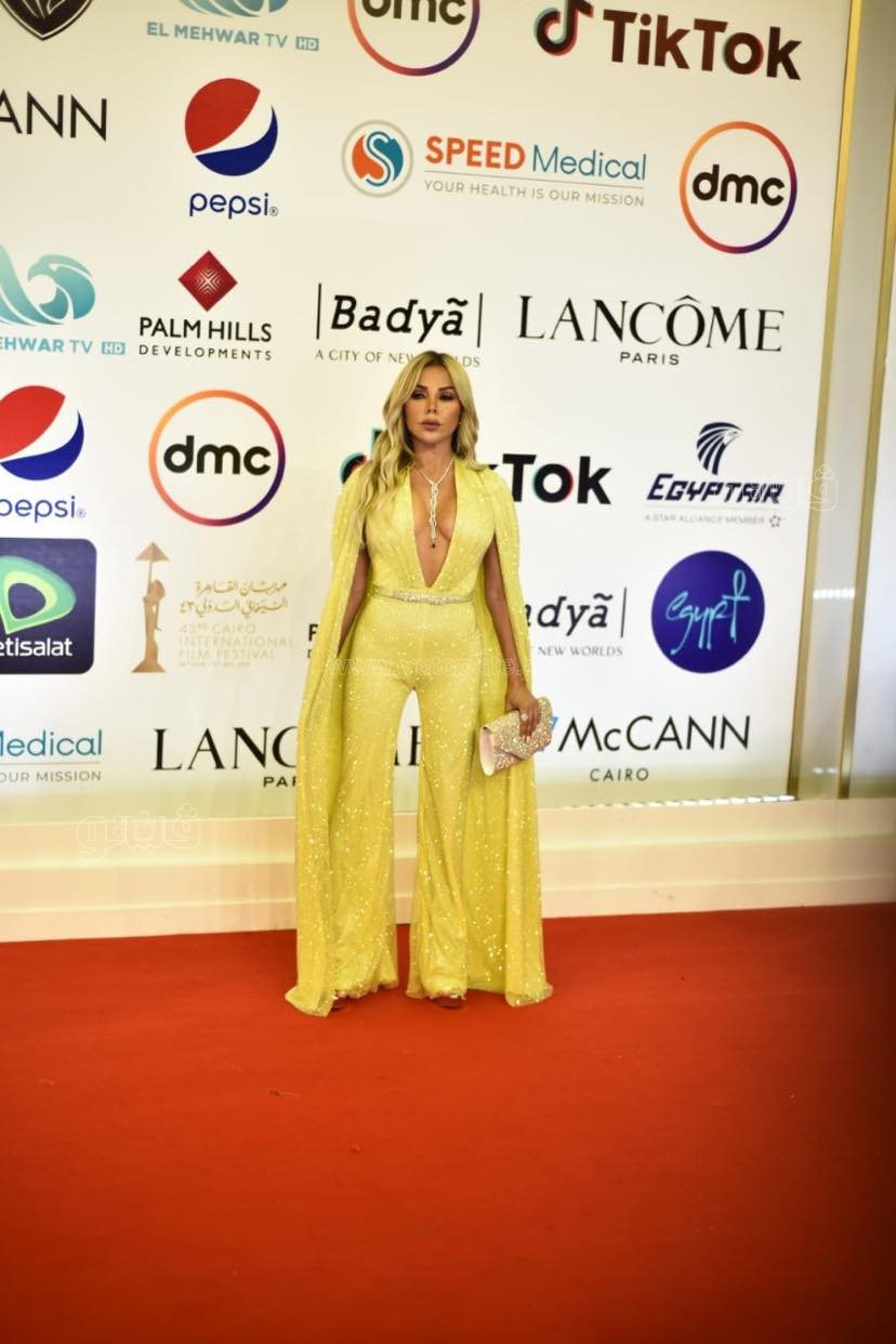 فساتين بأجمل الألوان على ريد كاربت مهرجان القاهرة السينمائي (7)