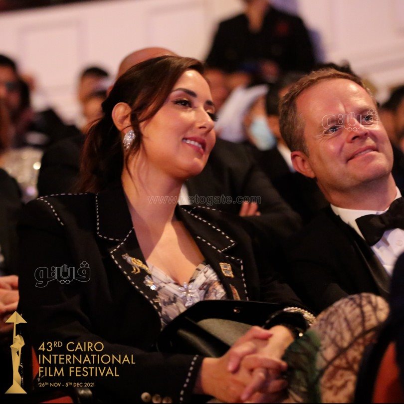  تكريم نيللى وكريم عبد العزيز بافتتاح مهرجان القاهرة السينمائى (3)