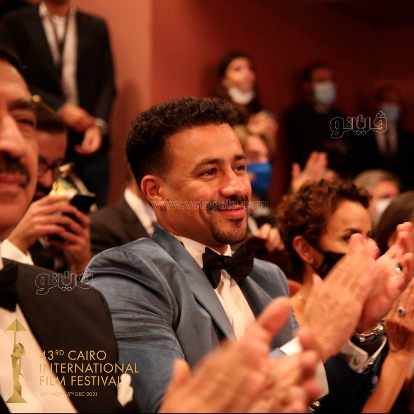  تكريم نيللى وكريم عبد العزيز بافتتاح مهرجان القاهرة السينمائى (4)