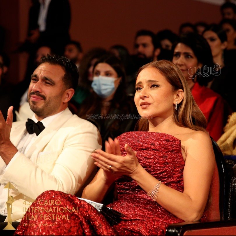  تكريم نيللى وكريم عبد العزيز بافتتاح مهرجان القاهرة السينمائى (7)