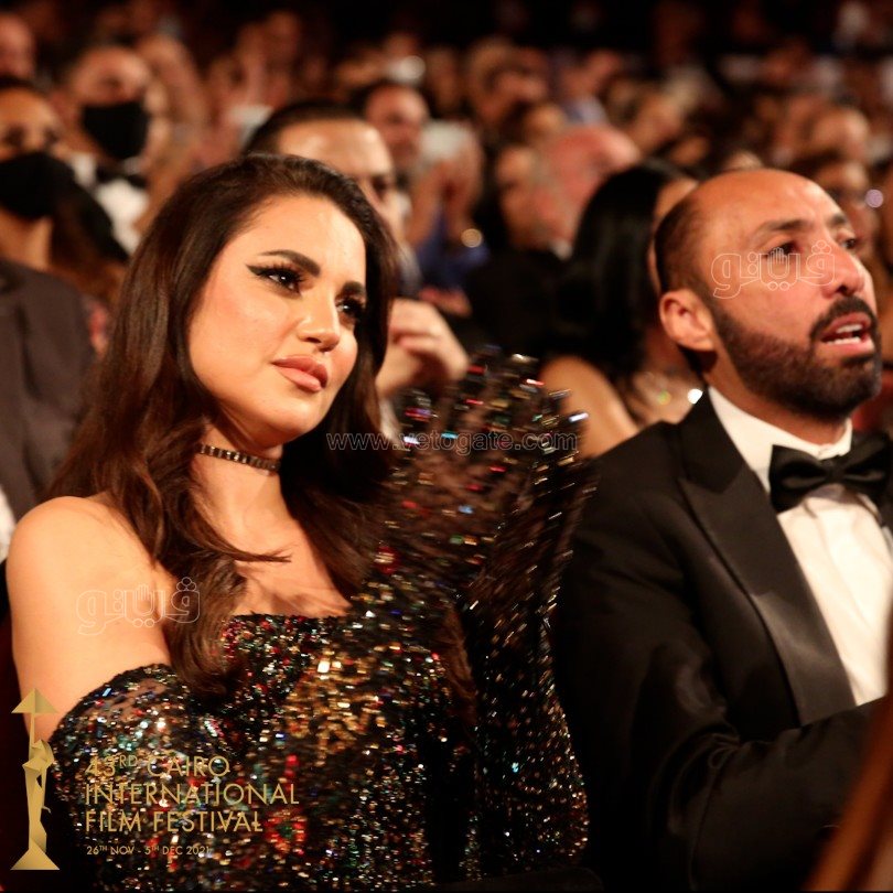  تكريم نيللى وكريم عبد العزيز بافتتاح مهرجان القاهرة السينمائى (8)