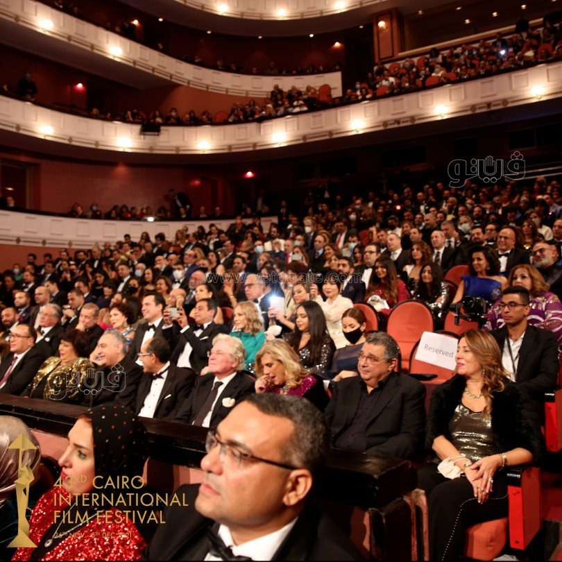  تكريم نيللى وكريم عبد العزيز بافتتاح مهرجان القاهرة السينمائى (10)