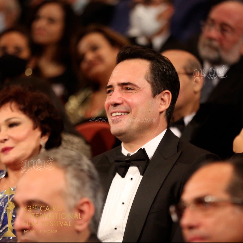  تكريم نيللى وكريم عبد العزيز بافتتاح مهرجان القاهرة السينمائى (12)