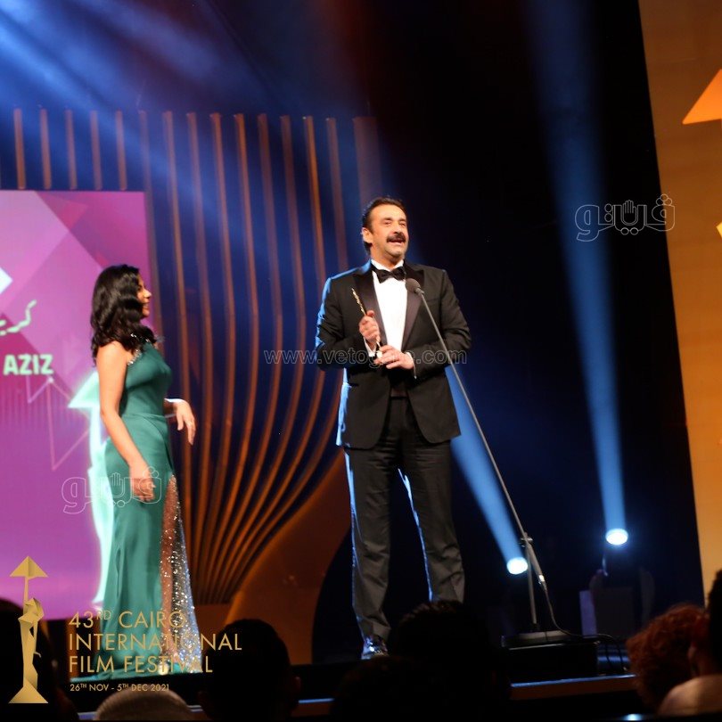  تكريم نيللى وكريم عبد العزيز بافتتاح مهرجان القاهرة السينمائى (15)