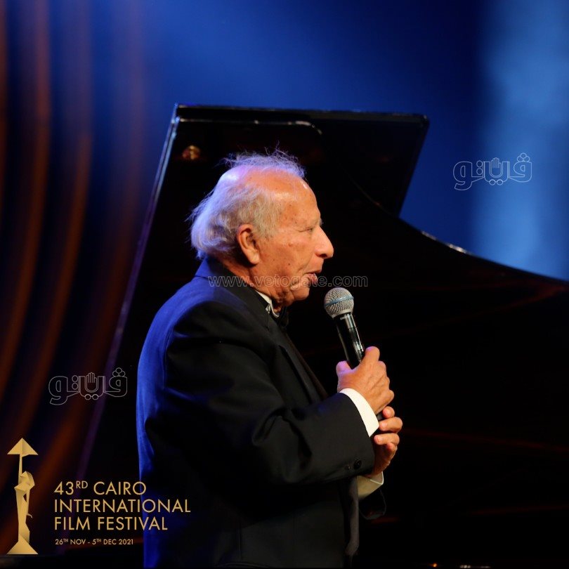  تكريم نيللى وكريم عبد العزيز بافتتاح مهرجان القاهرة السينمائى (19)