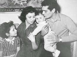 فاتن مع عمر الشريف ونادية وطارق