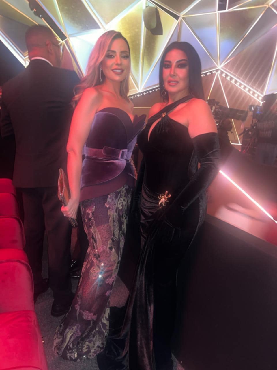 ريم البارودي وسمية الخشاب، تصالح بعد سنوات من الخلاف في حفل توزيع جوائز "JOY AWARDS"