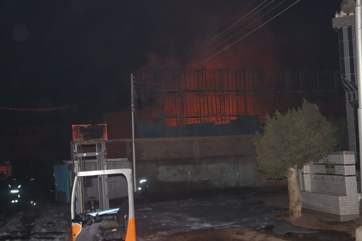 السيطرة علي حريق ثلاجات حفظ الخضار بالقليوبية،فيتو