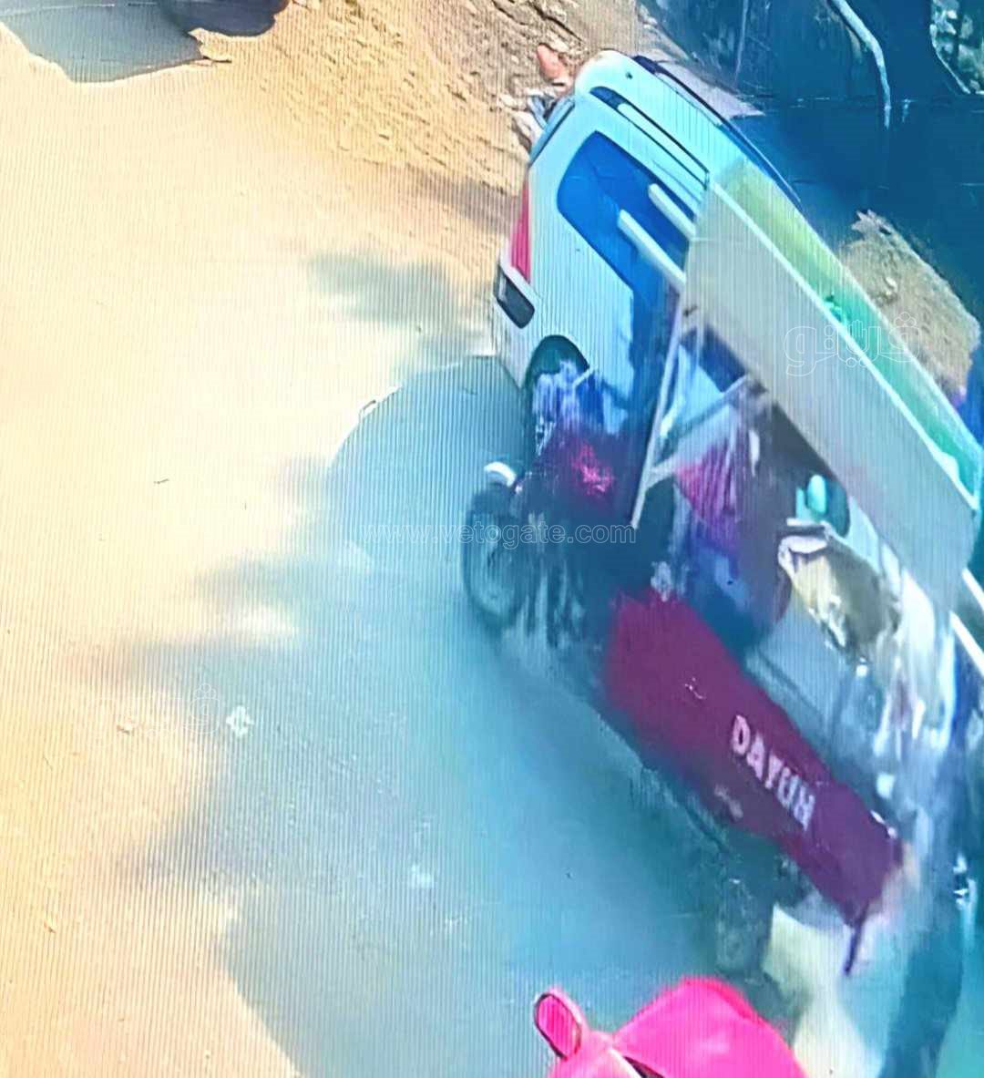 كاميرا مراقبة ترصد لحظة قيام مجهول بسرقة نعش الموتى في بنايوس،فيتو