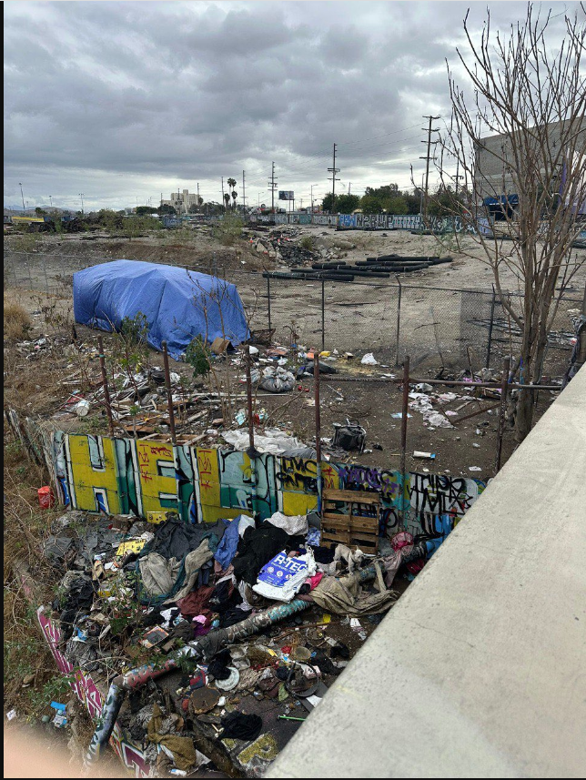 جانب آخر لمكان الاستغاثات، فيتو