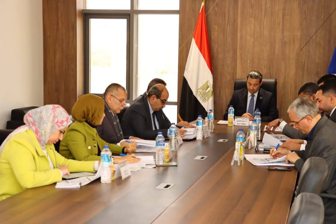 محافظ دمياط يناقش المشاكل والمعوقات التي تواجه شركات المنطقة الحرة العامة بدمياط