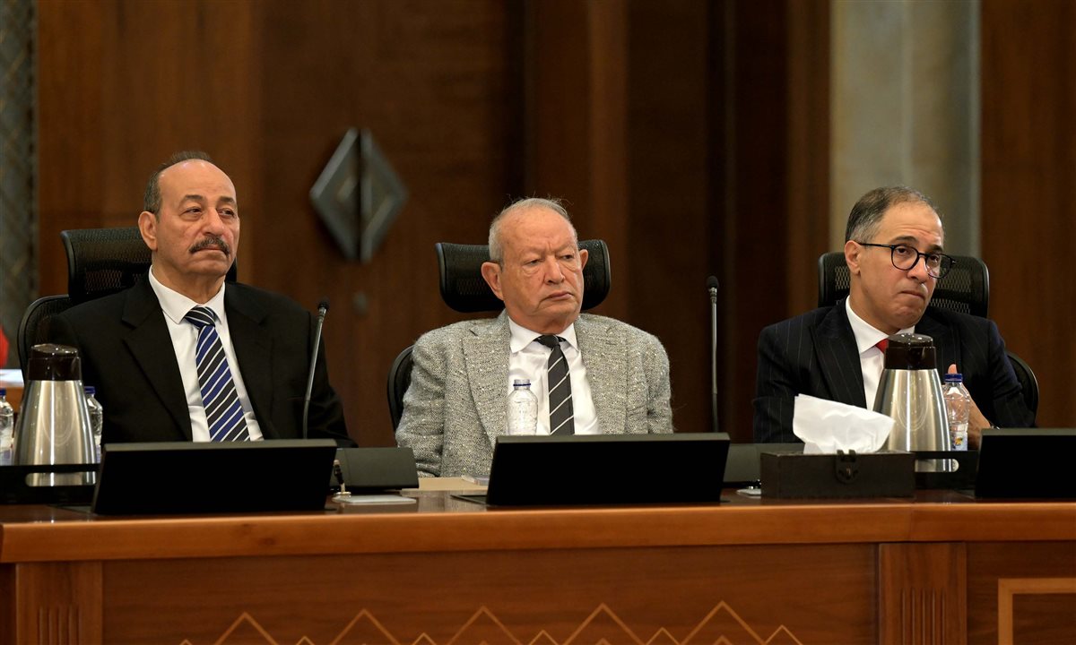 المهندس نجيب ساويرس يشارك في اجتماع رئيس الوزراء واللجان الاستشارية المتخصصة