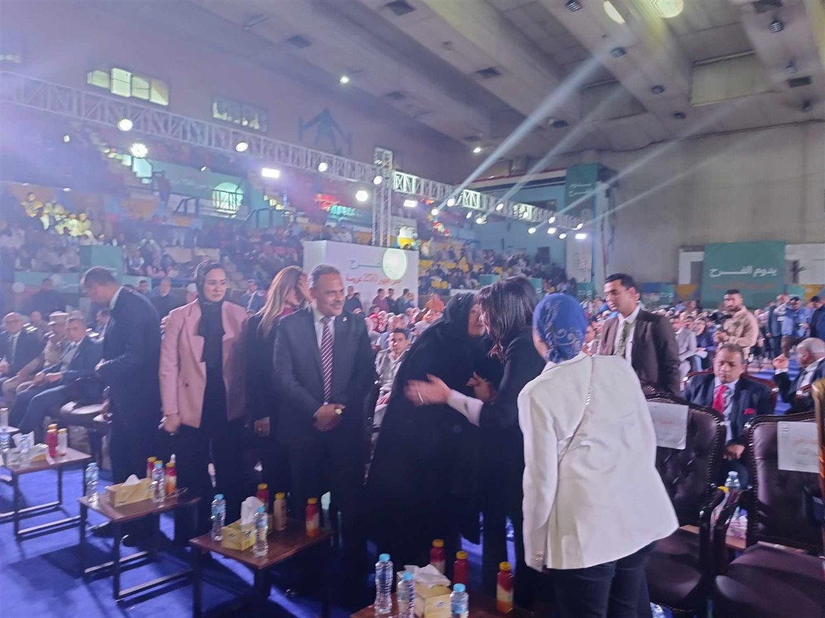 والدة الشهيد محمد عيد مع وزيرة التضامن الاجتماعي،فيتو