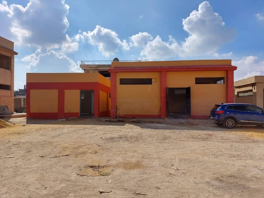 وكيل وزارة الصحة خلال معاينتها لاجهاز،فيتو