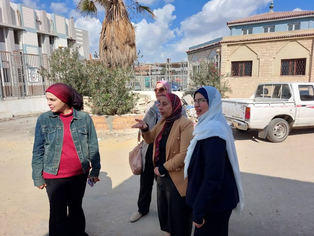 وكيل وزارة الصحة خلال معاينتها لاجهاز،فيتو